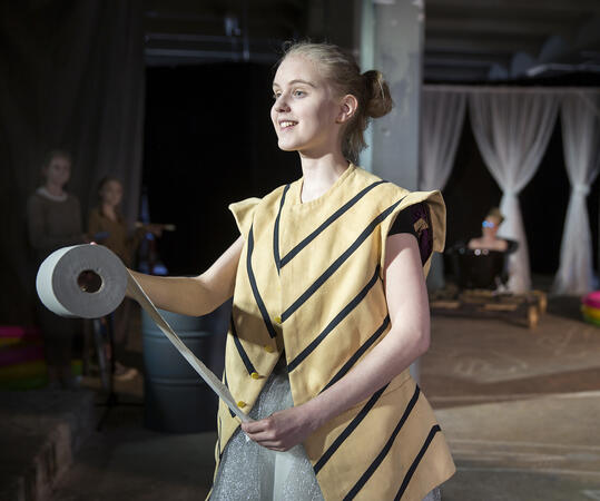 Lakejen i "Kung Ubu" (2017). Foto: Pål Sommelius